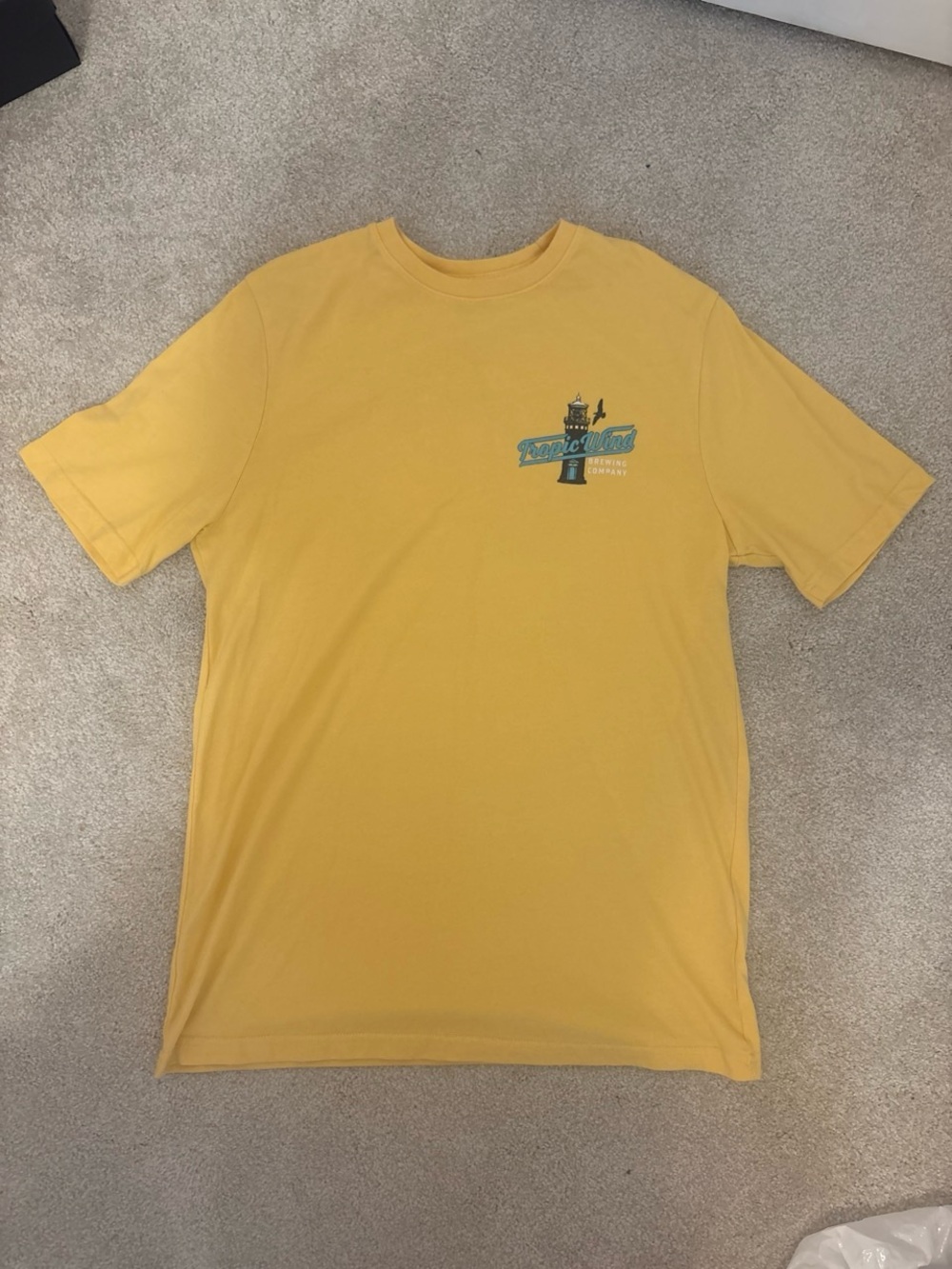 Izod Yellow Short Sleeve Graphic Crewneck Tee
